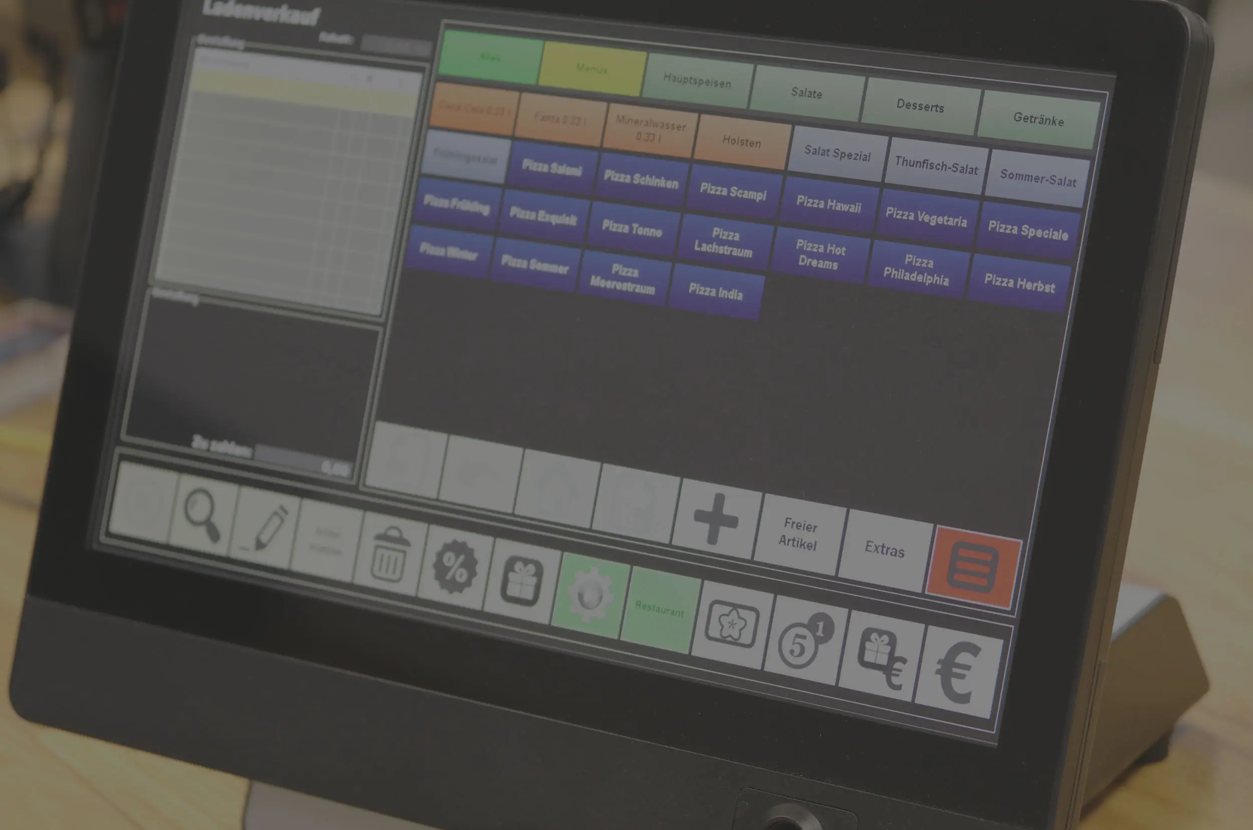 ExpertOrder Touch-Kassensystem – Die Bestelloberfläche im Ladenverkauf mit Artikelkategorien (Pizza, Salate, Desserts, Getränke) und Schnellzugrifftasten
